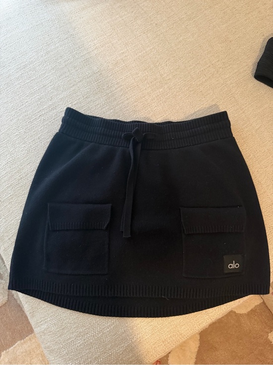 ALO Yoga Dresses & Skirts - ALO Yoga Black Knit Mini Skirt with Front Pockets